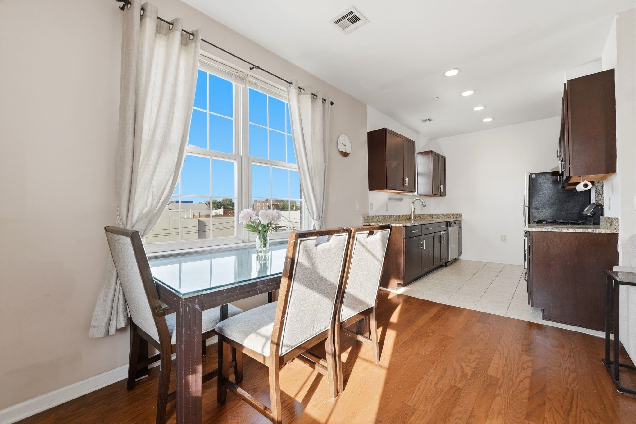 1209 SUMMIT AVE 407
