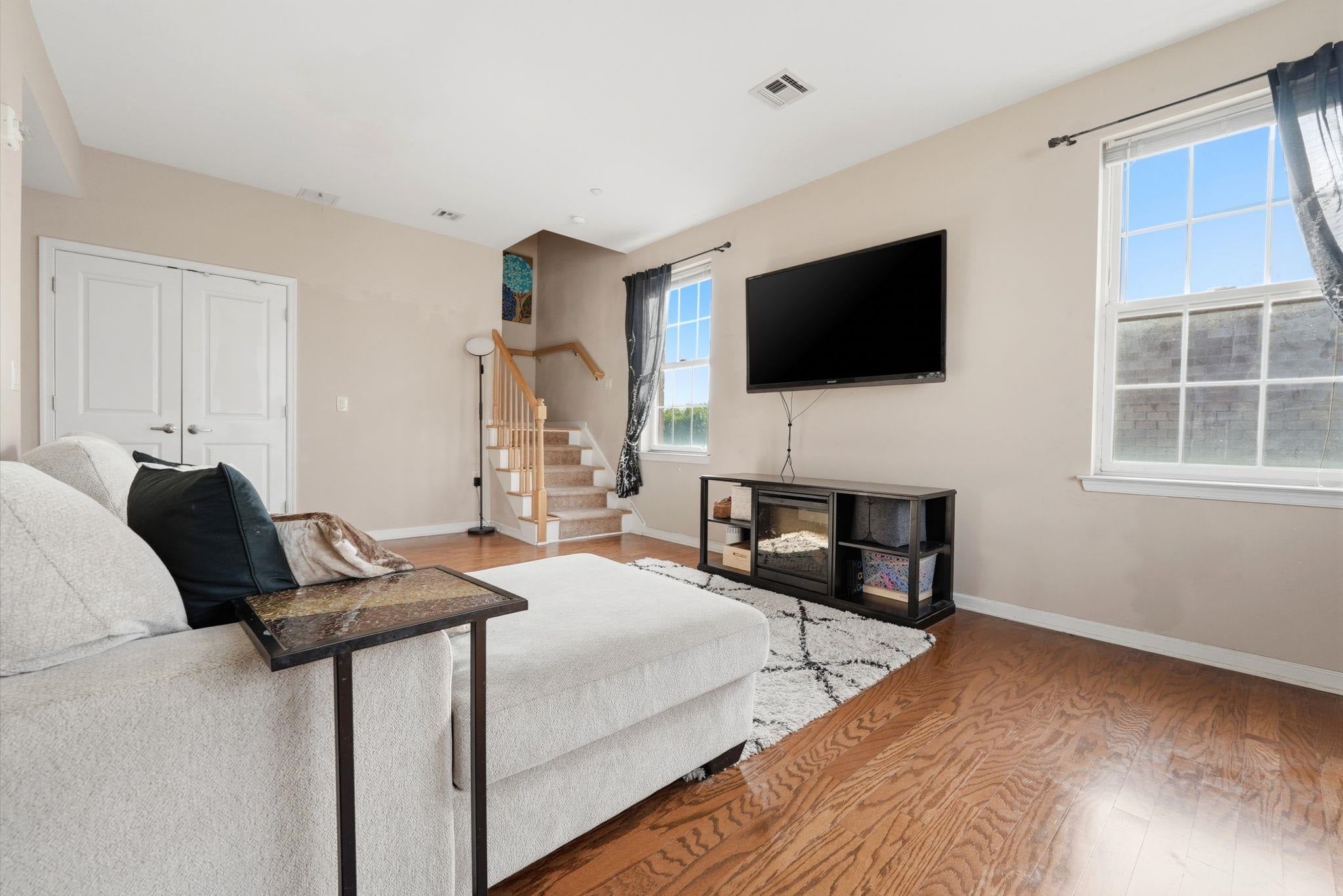 1209 SUMMIT AVE 407