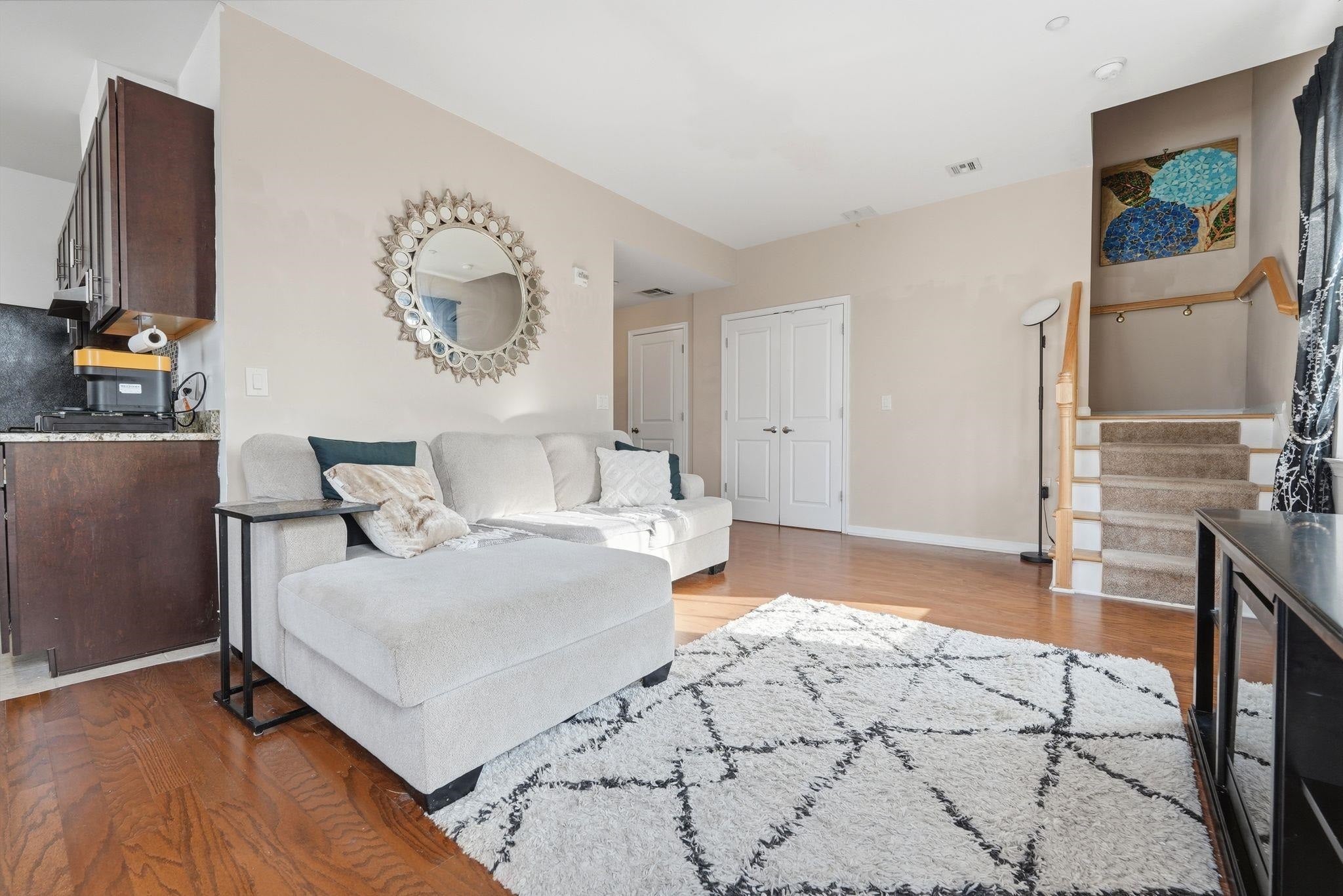 1209 SUMMIT AVE 407