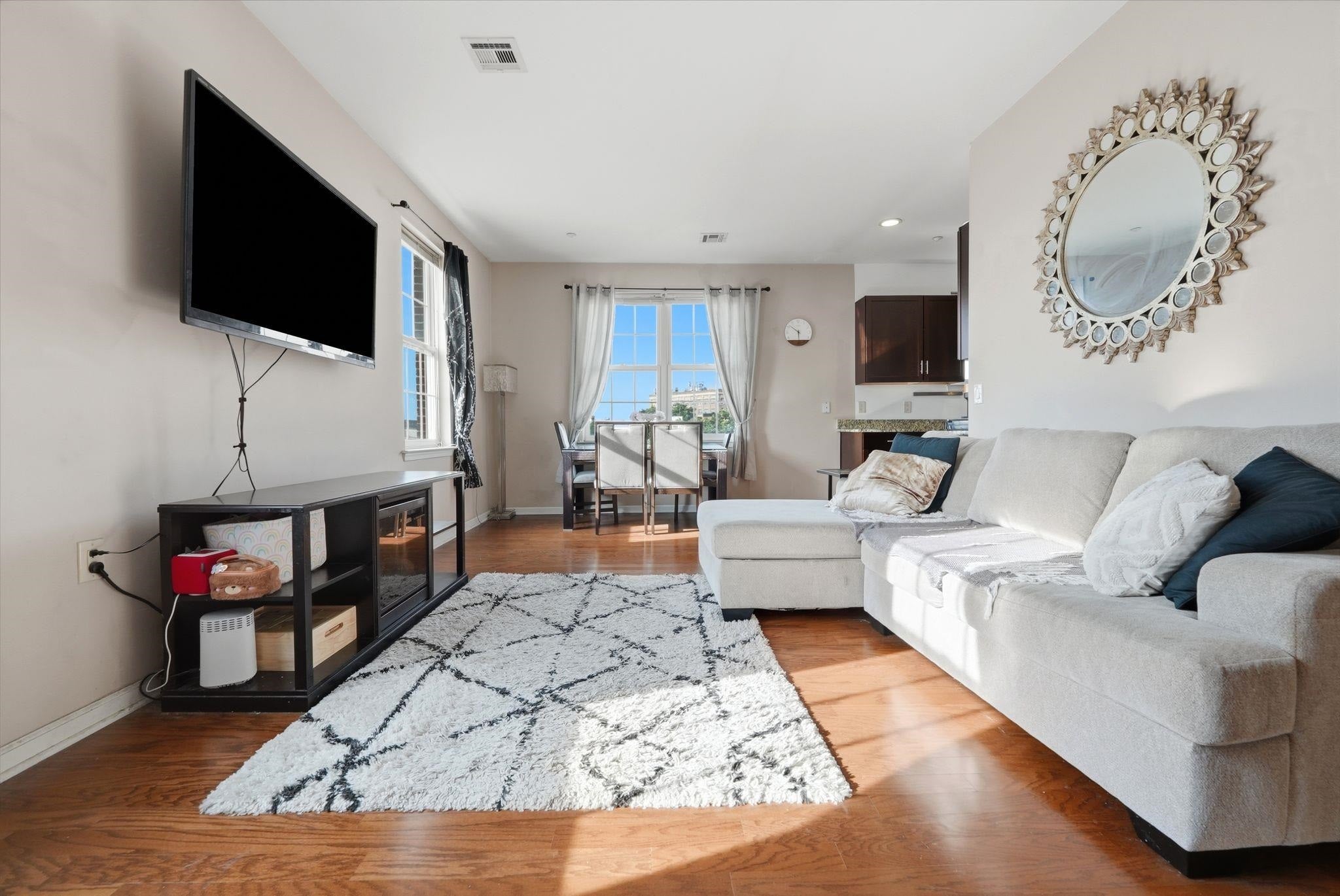 1209 SUMMIT AVE 407