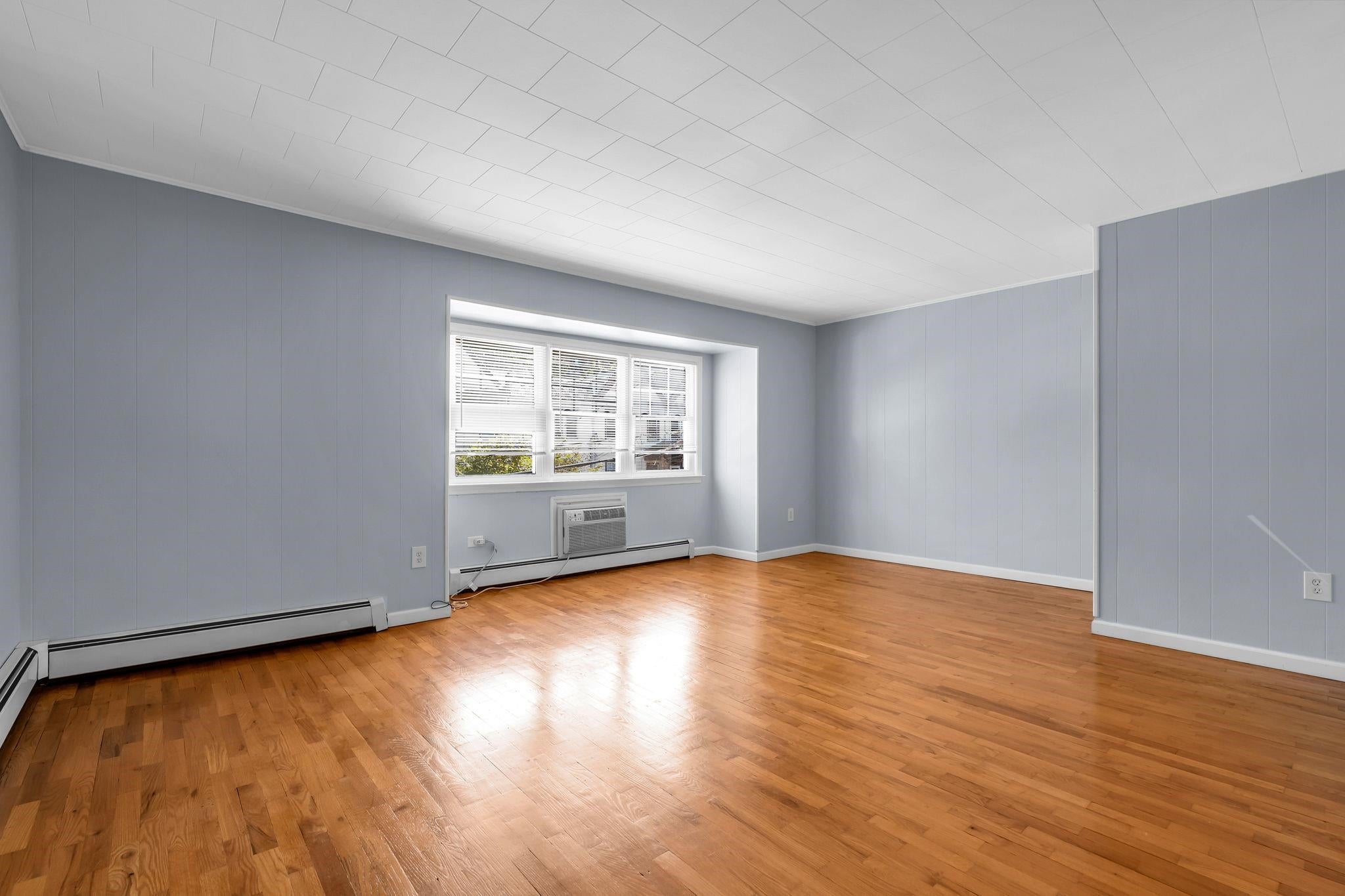 23 SKILLMAN AVE