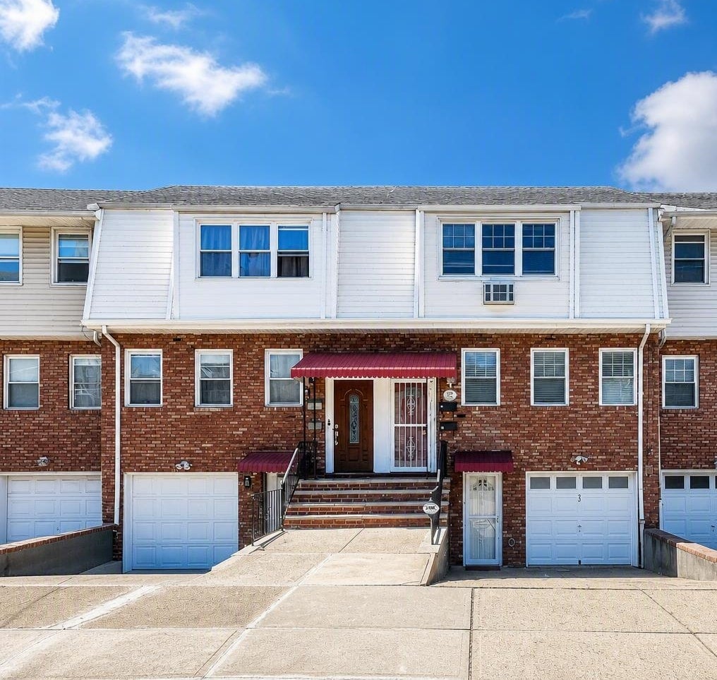 23 SKILLMAN AVE