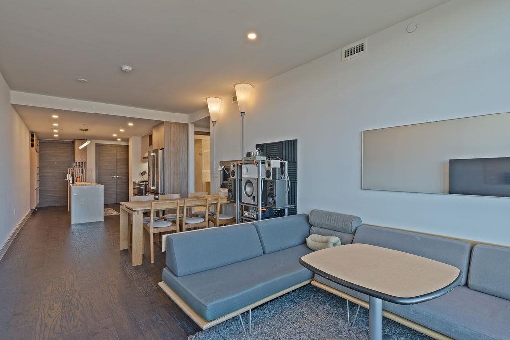 8701 CHURCHILL RD 906