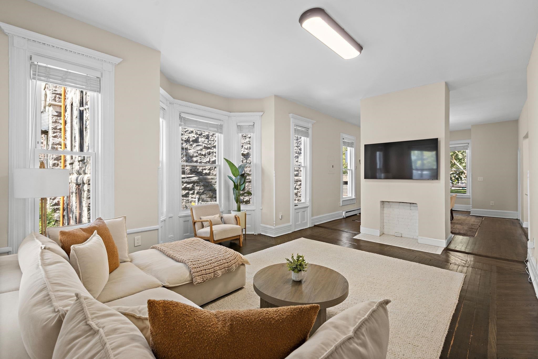 Search Homes 1 486 BRAMHALL AVE