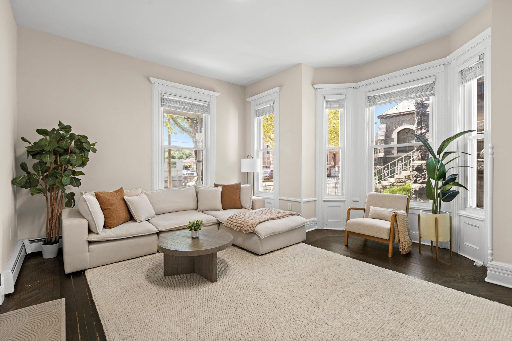 Search Homes 2 486 BRAMHALL AVE