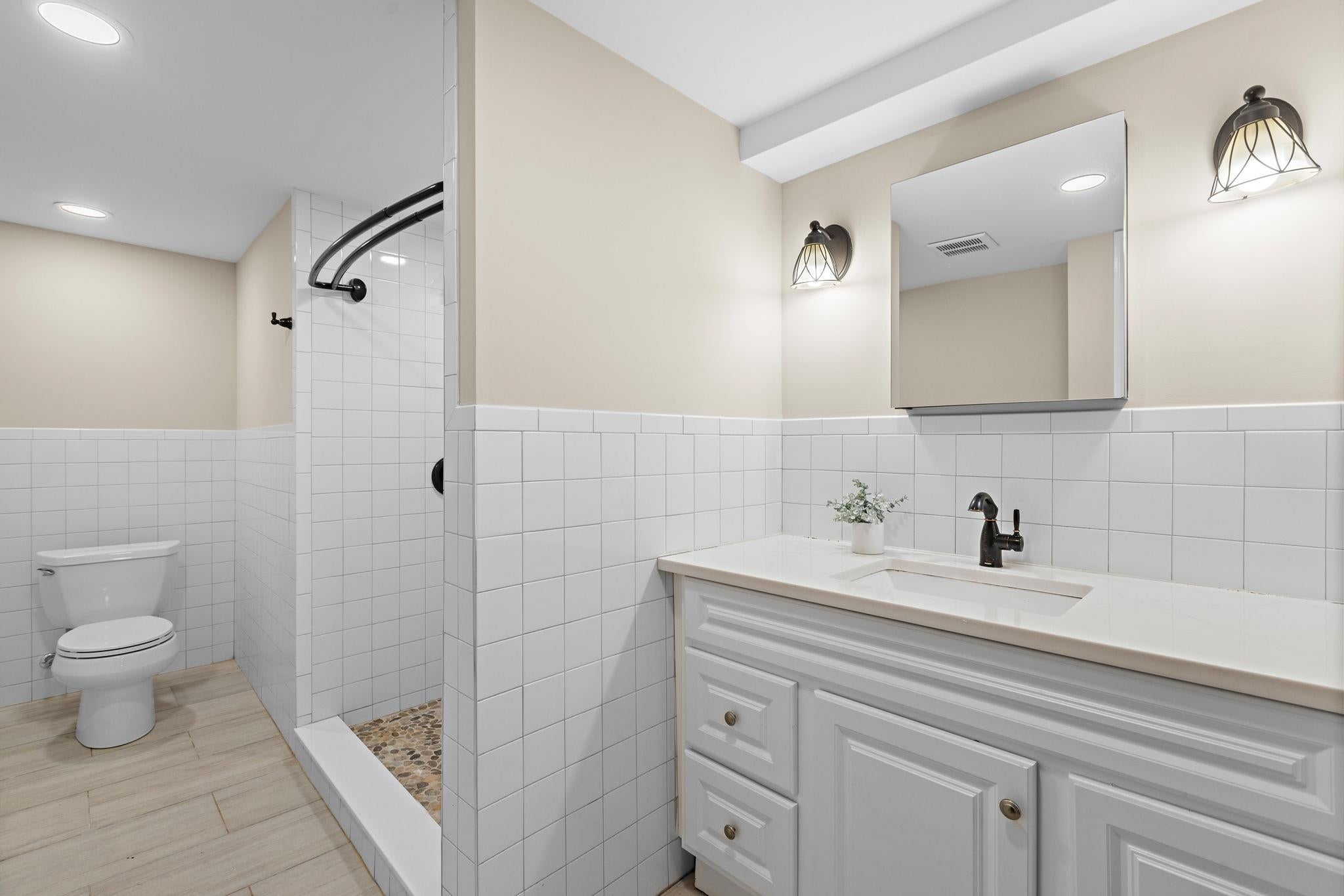Search Homes 4 486 BRAMHALL AVE