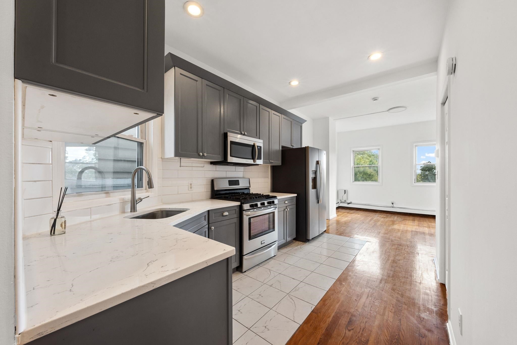 Search Homes 4 465 PALISADE AVE 3R (302)