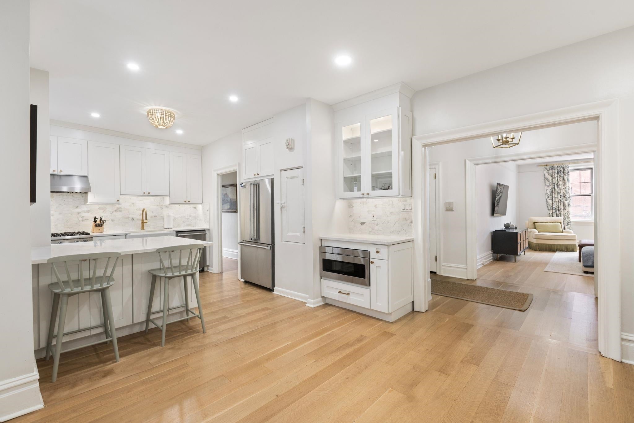 1000 HUDSON ST 204