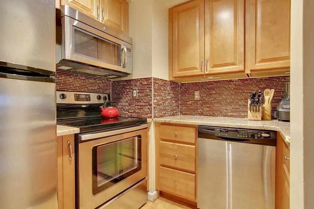 463 1st St #5D, Hoboken, New Jersey image 3