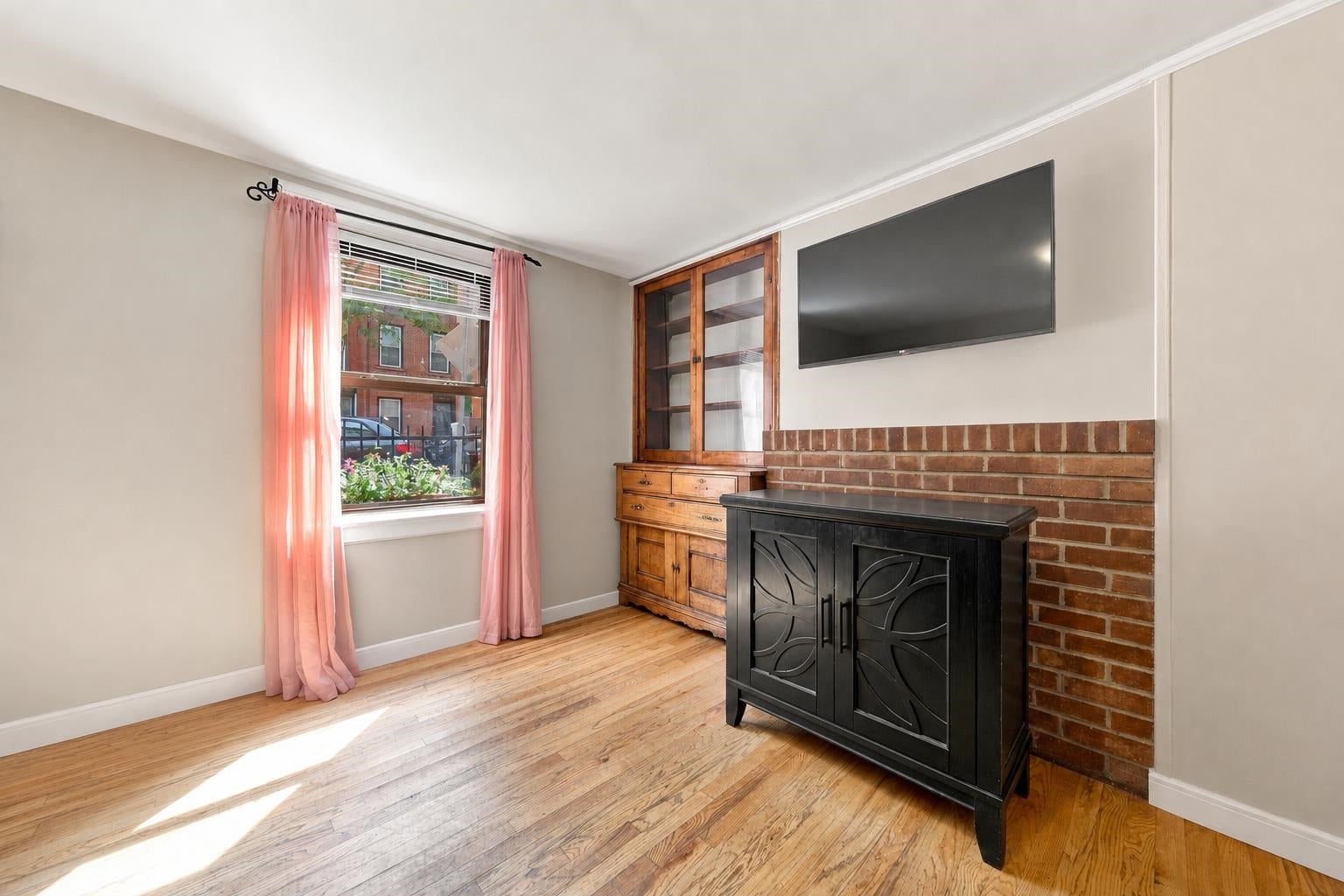 Search Homes 2 495.5 MONMOUTH ST