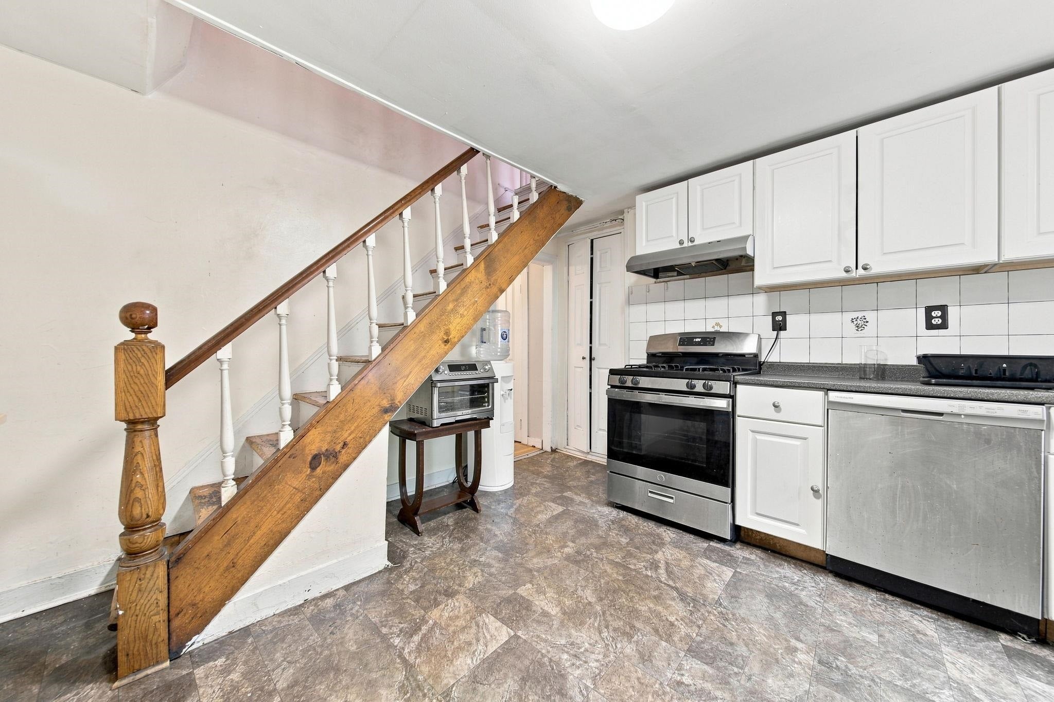 Search Homes 3 495.5 MONMOUTH ST
