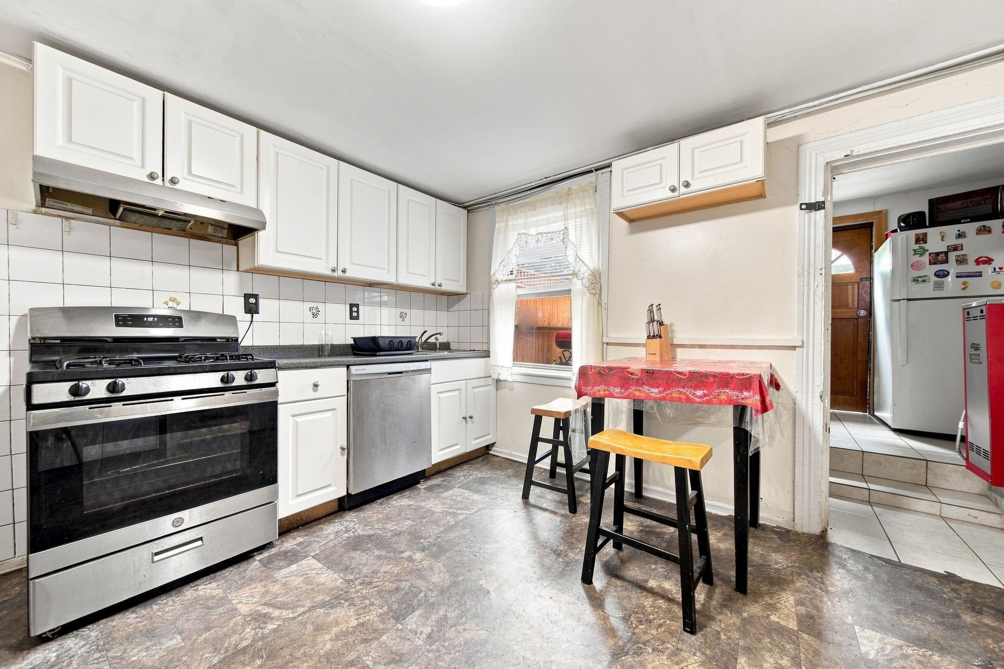 Search Homes 4 495.5 MONMOUTH ST