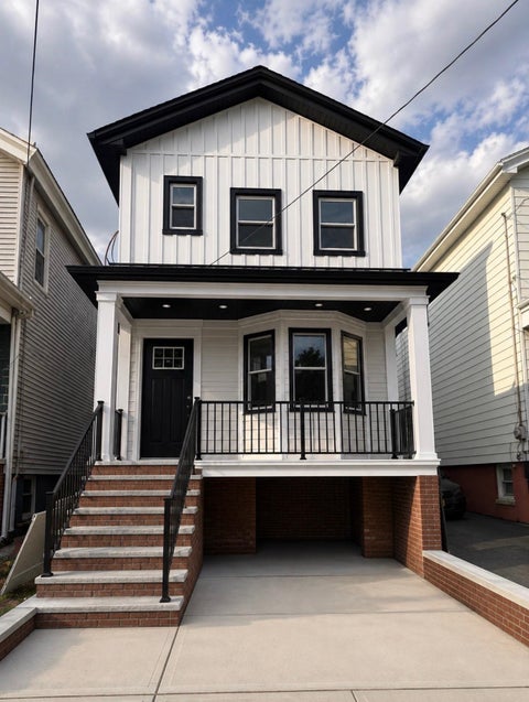 Homes For Sale - 13 East 32nd St<br/> Bayonne, NJ 07002