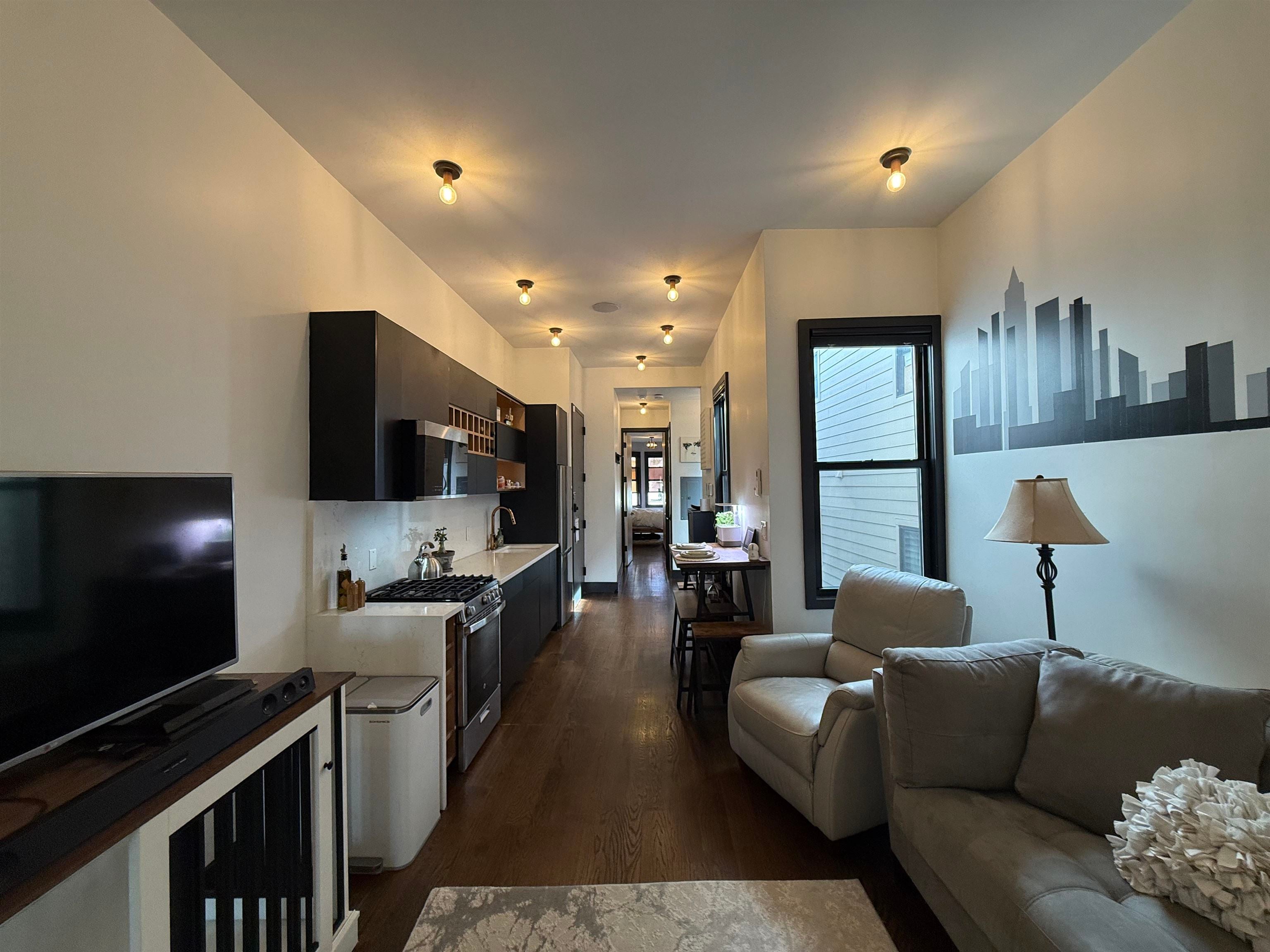 43 THORNE ST 3L