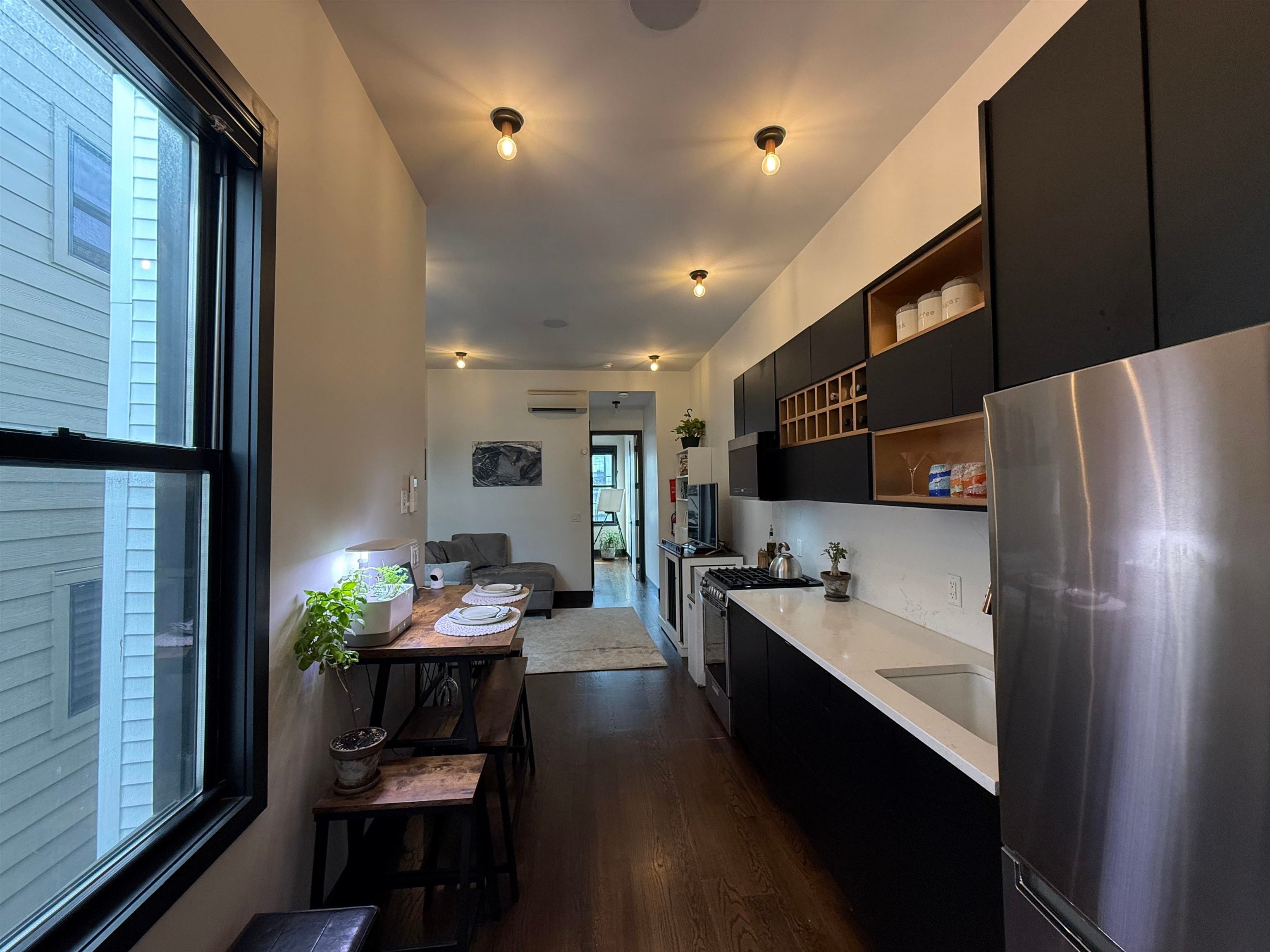 43 THORNE ST 3L