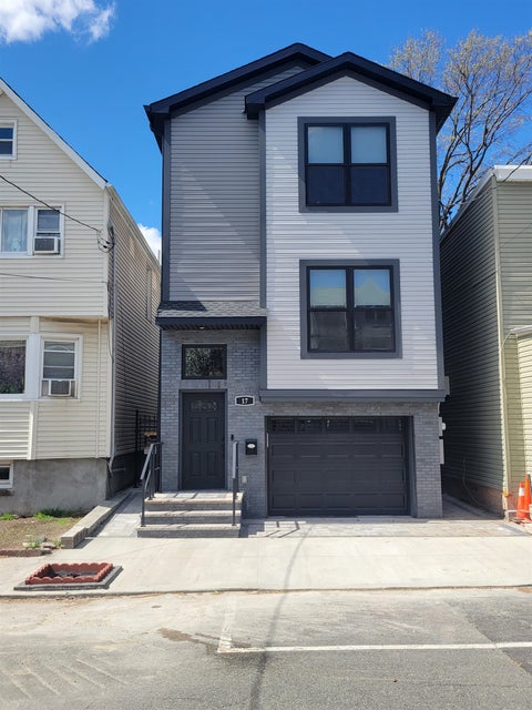 Homes For Sale - 17 Hartley Pl<br/> Bayonne, NJ 07002
