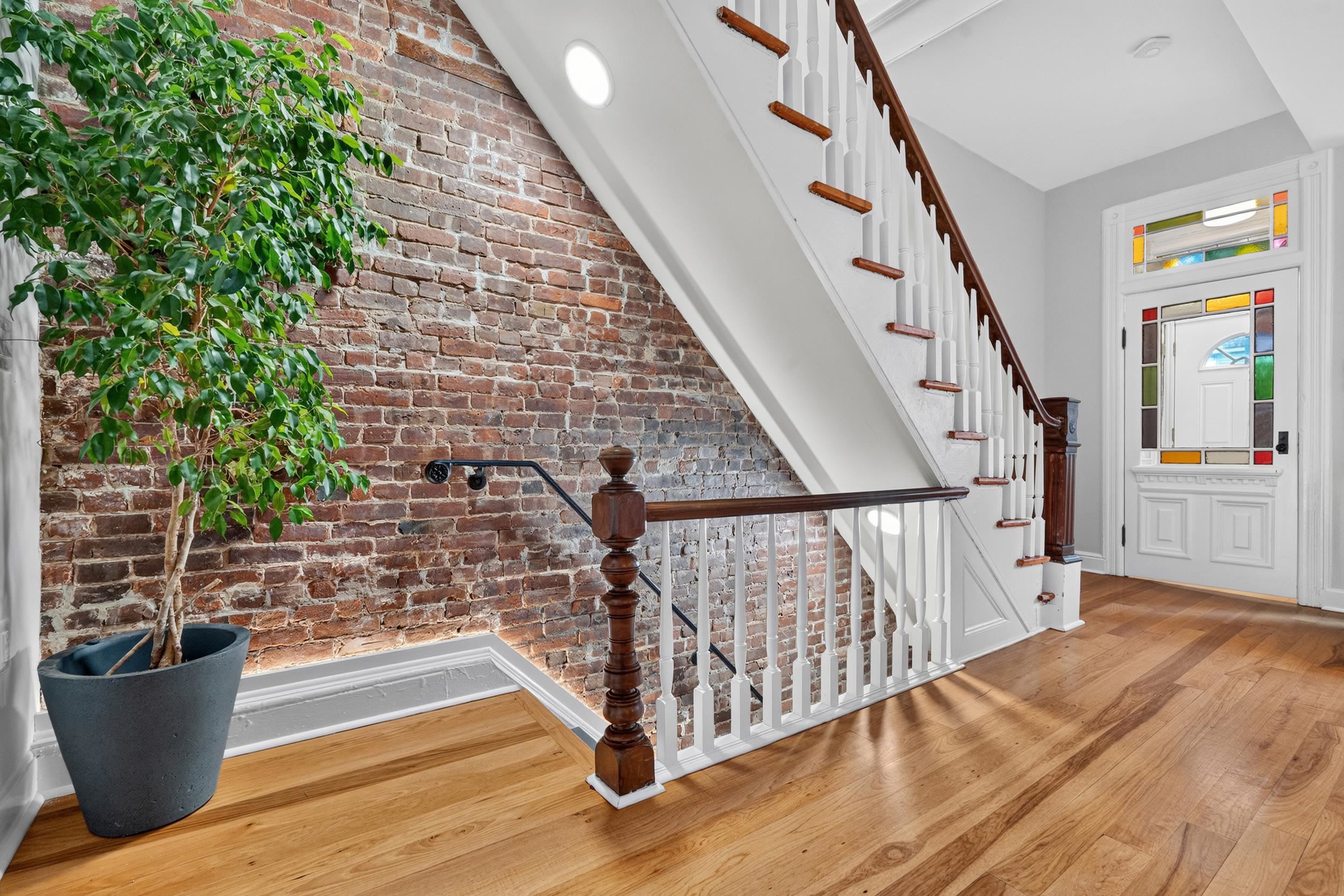 88 JEWETT AVE