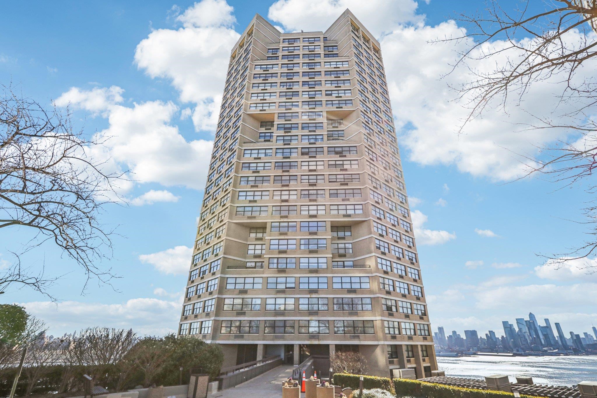 7002 Blvd East #16I, Guttenberg, New Jersey image 3