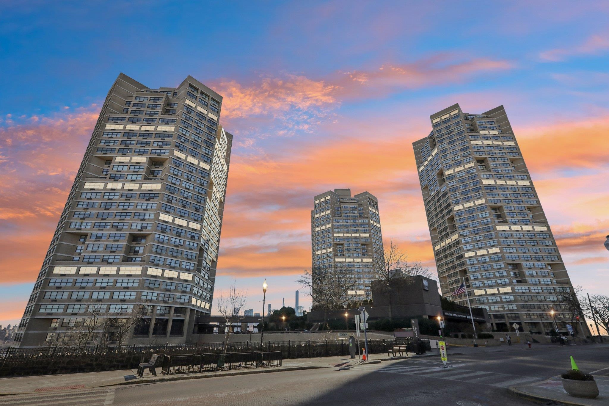 7002 Blvd East #16I, Guttenberg, New Jersey image 1