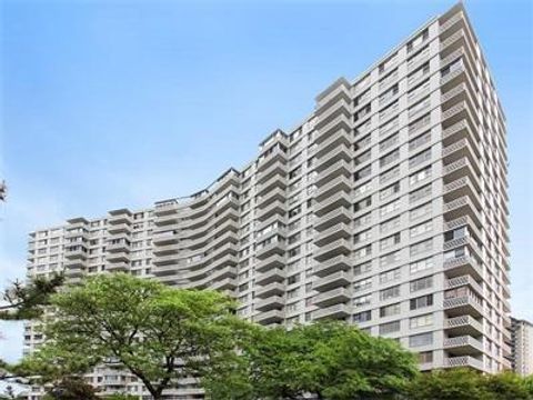 Homes For Sale - 2100 Linwood Ave<br/> Bergen County, Fort Lee, NJ 07024