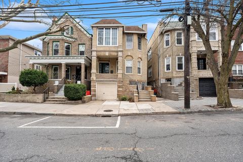 Multifamily For Rent - 61 Highwood Terrace #1<br/> Weehawken, NJ 07086