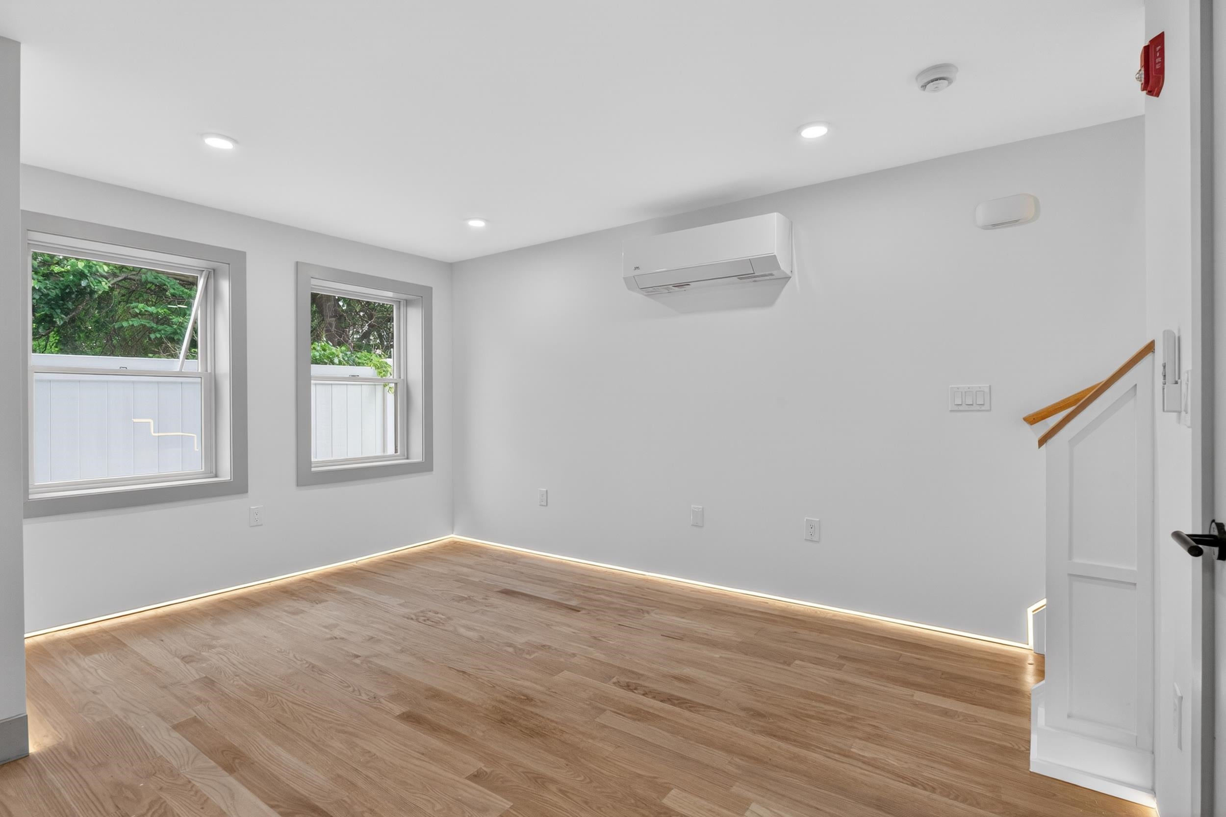 161 WOODLAWN AVE 4