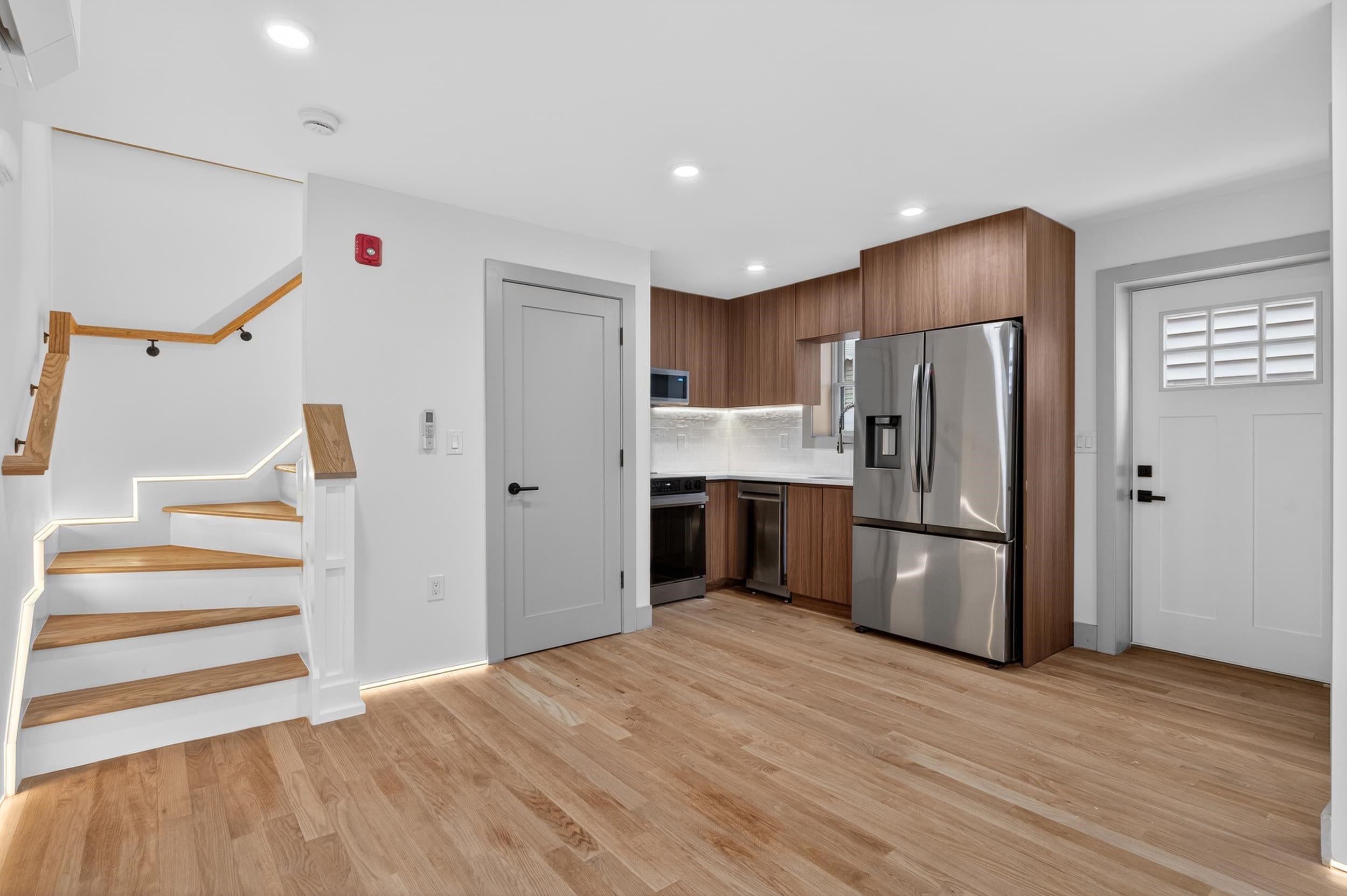 161 WOODLAWN AVE 4