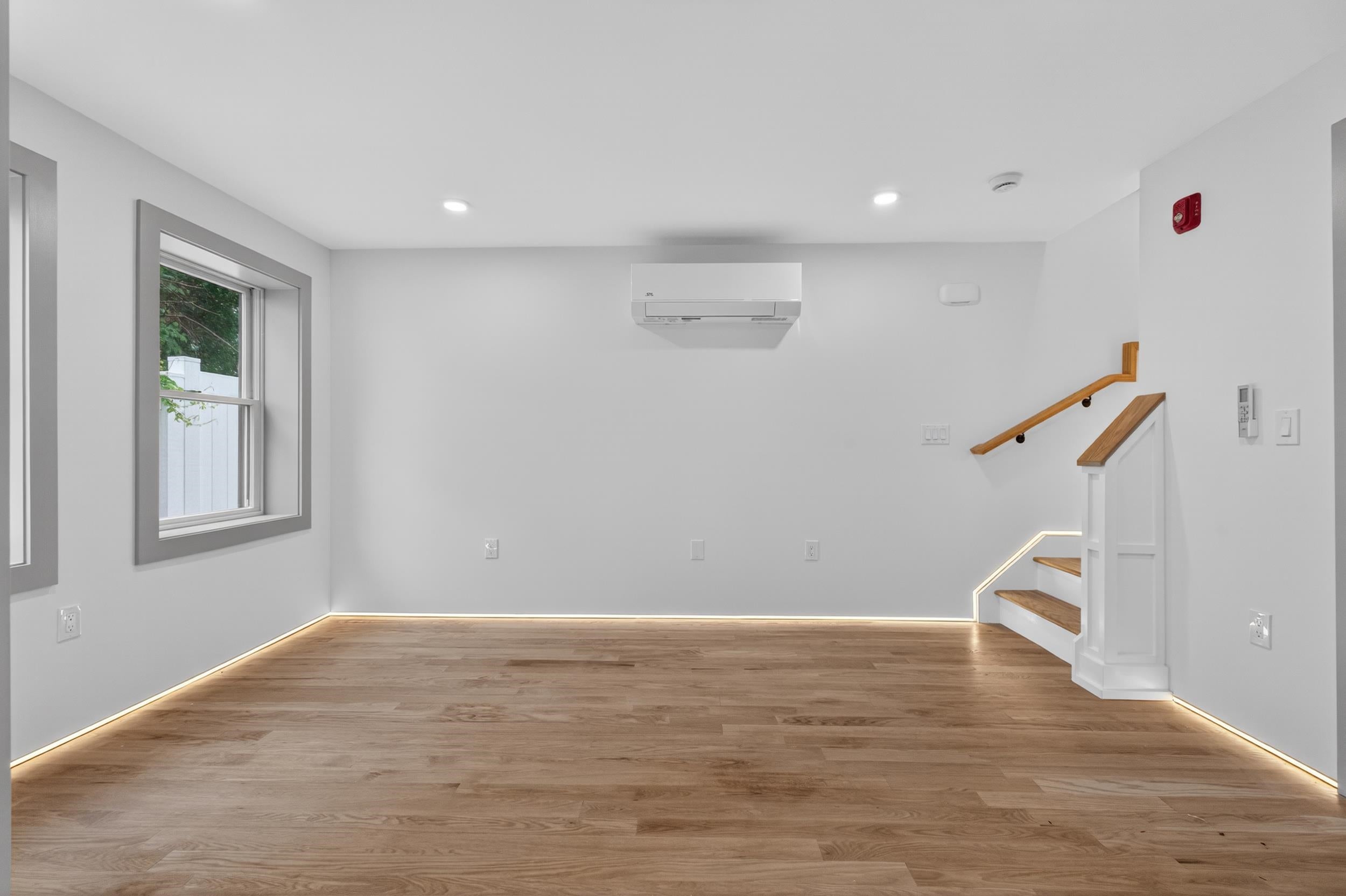 161 WOODLAWN AVE 4