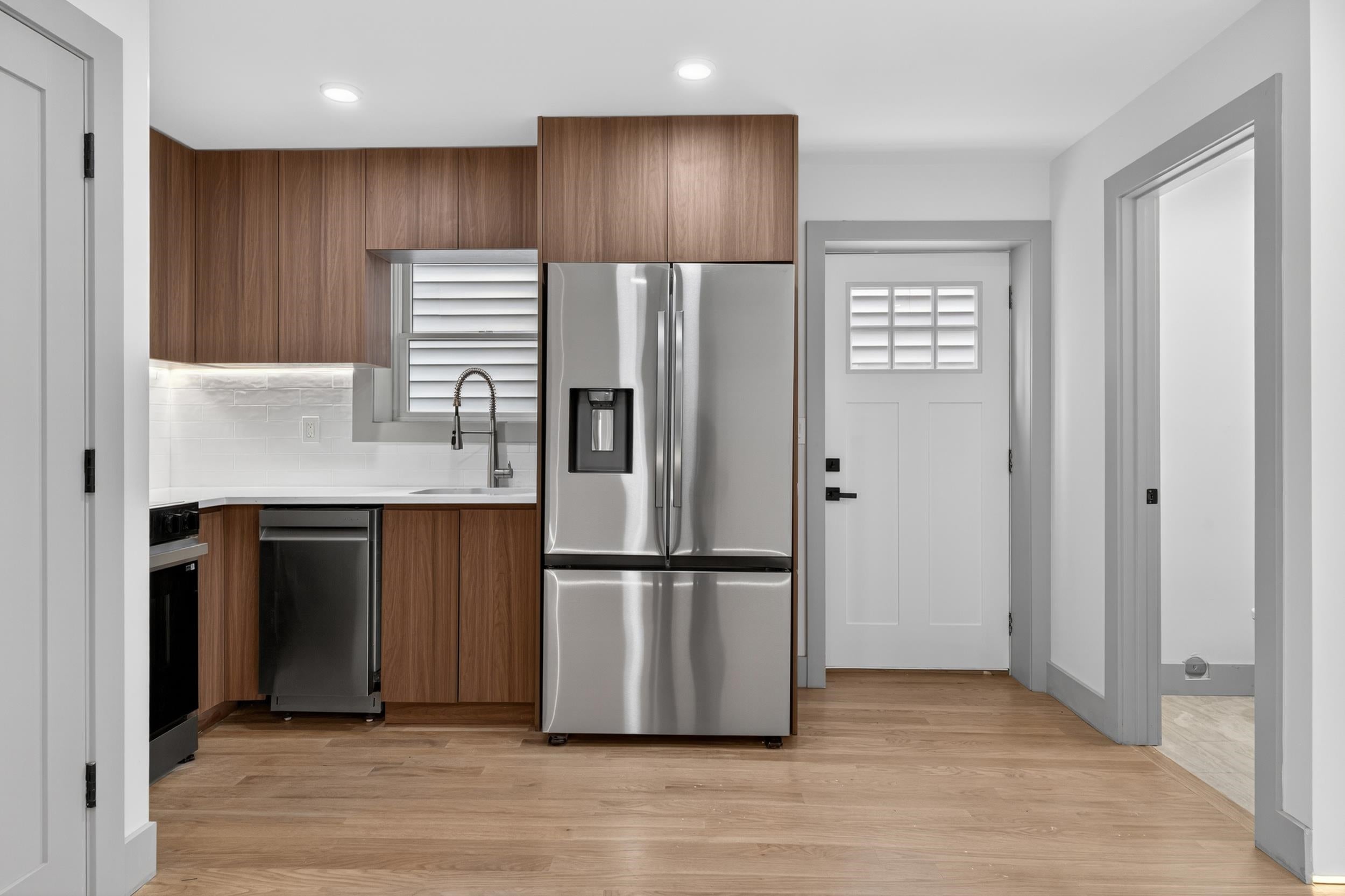161 WOODLAWN AVE 4