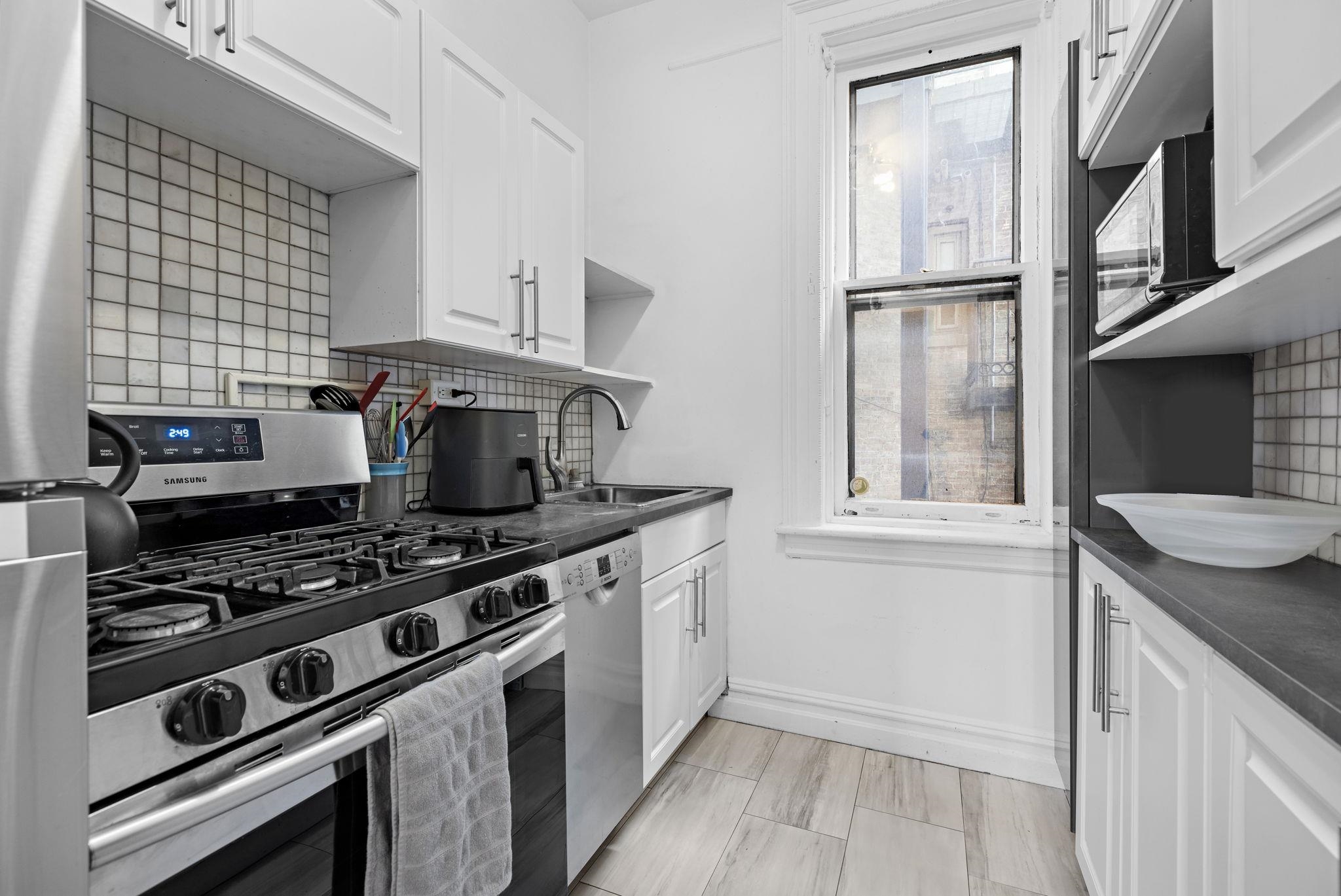 933 Hudson St #6, Hoboken, New Jersey image 5