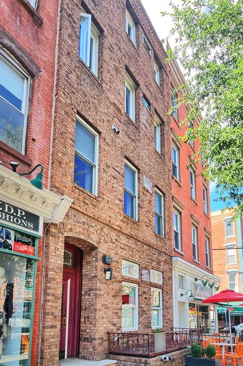 Featured picture for the property 240024152