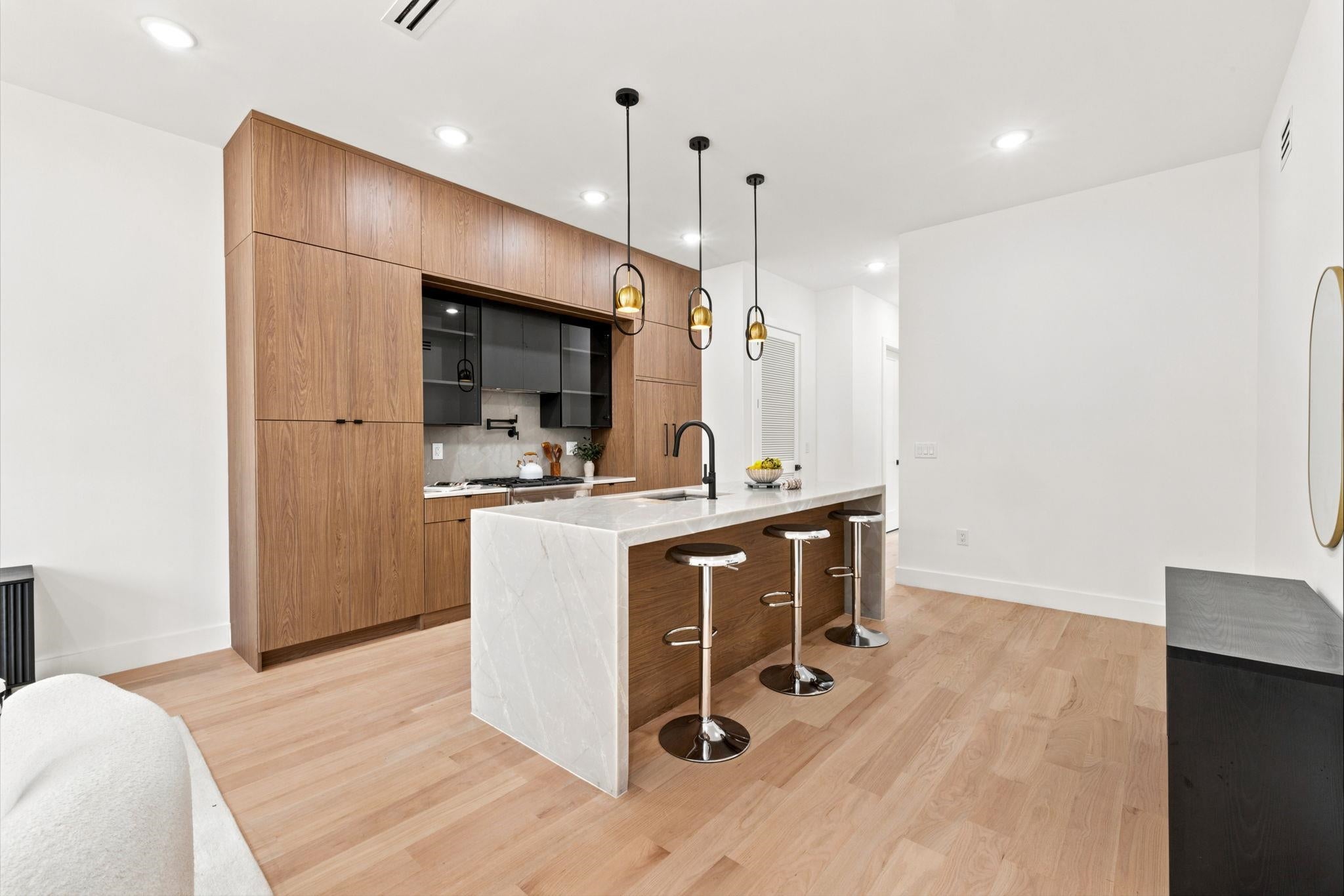 42 WAVERLY ST 1