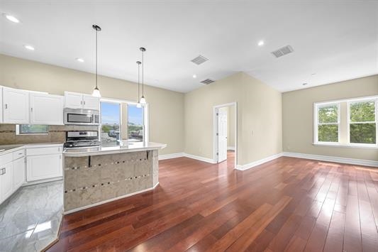 240 CLENDENNY AVE 5A