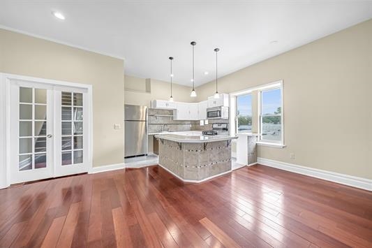 240 CLENDENNY AVE 5A