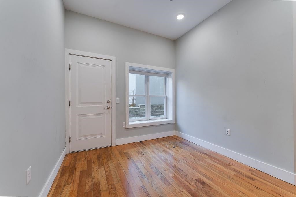 62 NEWKIRK ST 3C