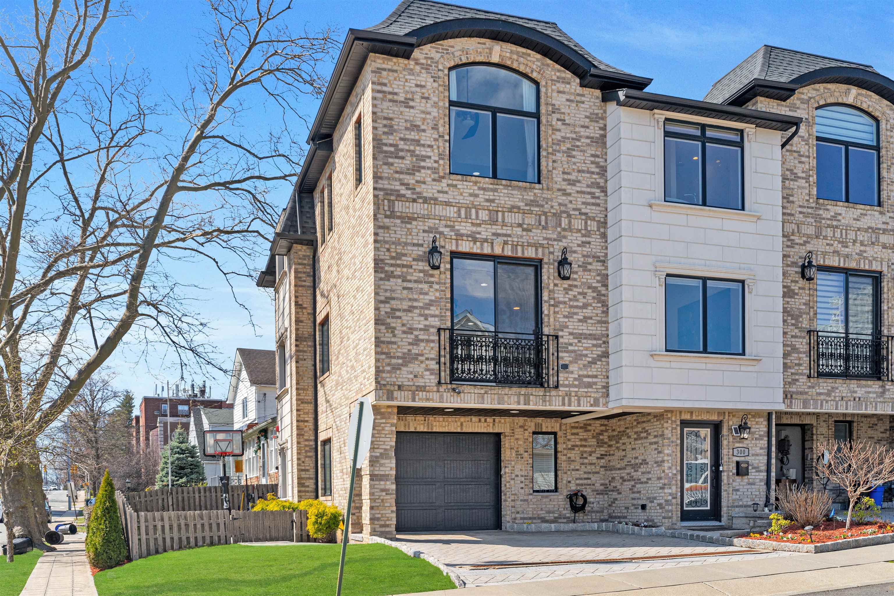 300 Hoym St, Fort Lee, New Jersey image 1