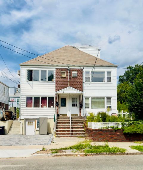 Multifamily For Sale - 7 East 1st St<br/> Hudson County, Bayonne, NJ 07002