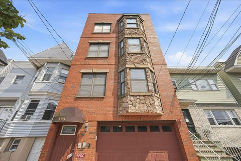 Condo For Sale - 304 Palisade Ave #201<br/> Union City, NJ 07087