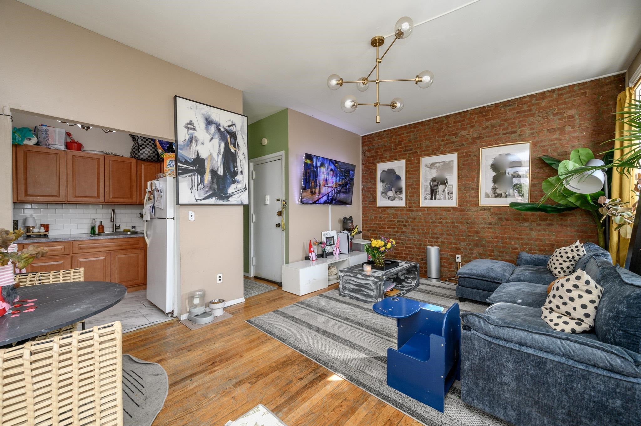 548 BRAMHALL AVE
