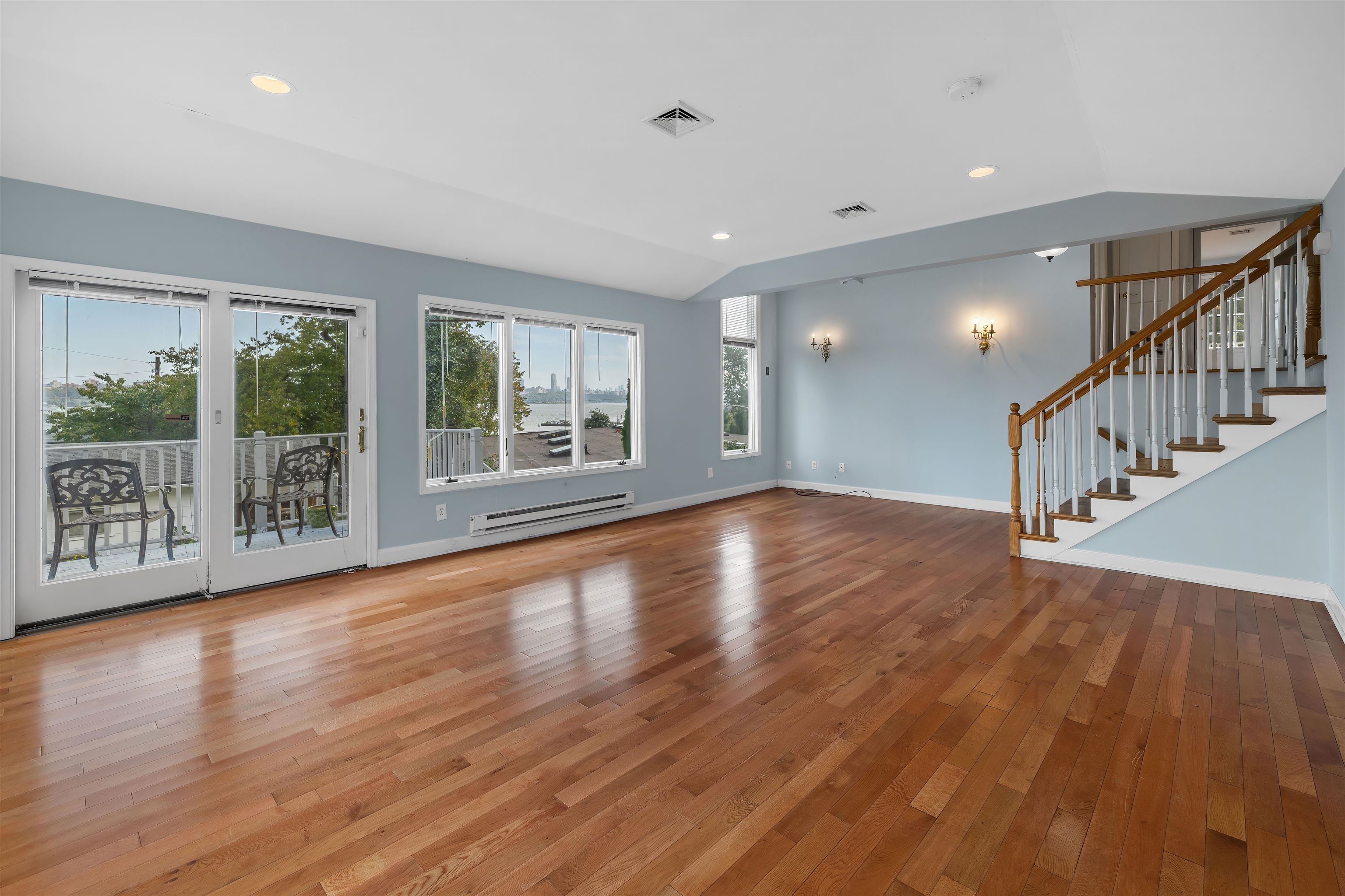 4 Colony Rd, Edgewater, New Jersey image 2