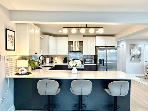 Condo For Sale - 28 West 22nd St #B<br/> Bayonne, NJ 07002