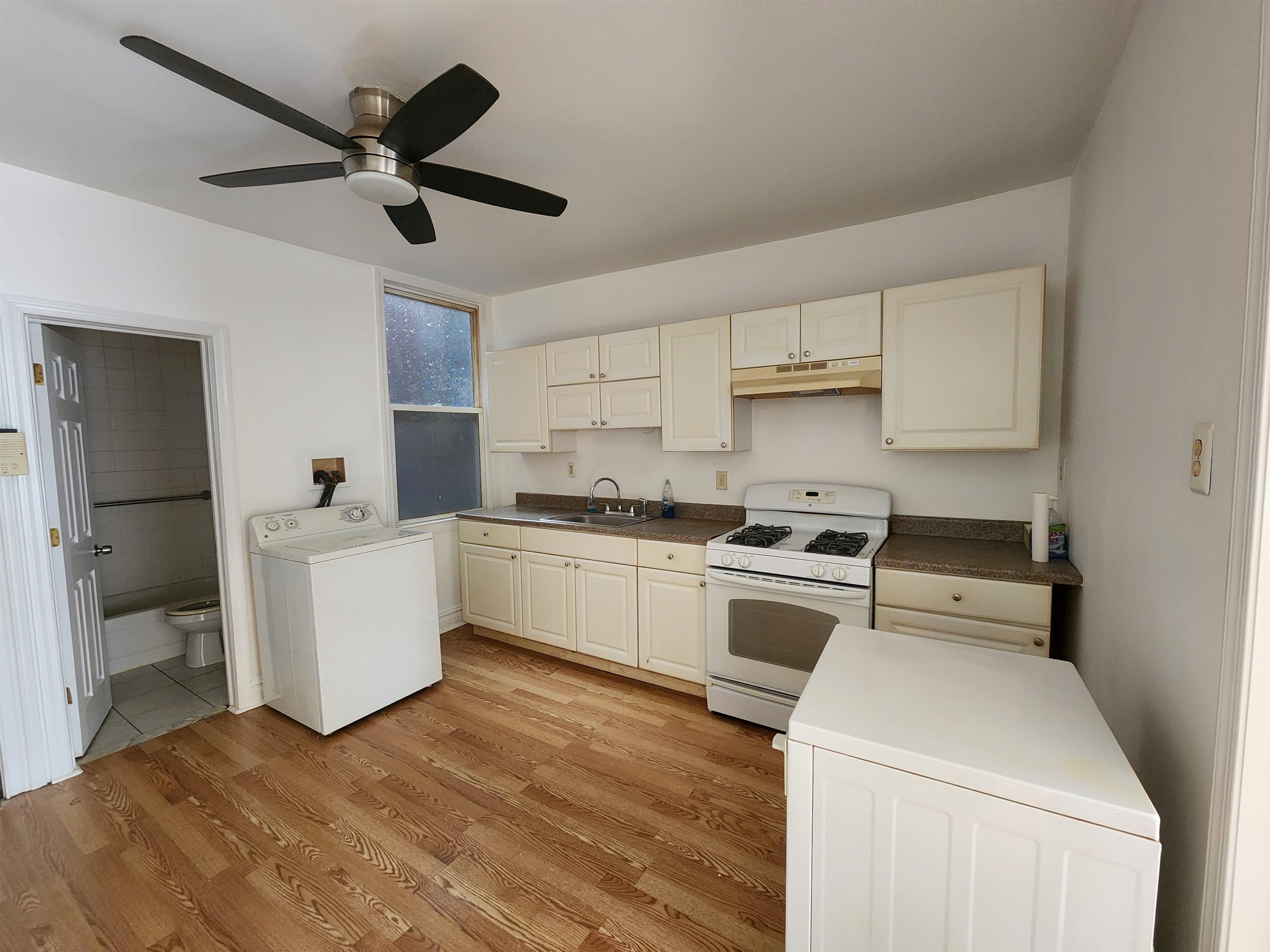 348 Avenue C #2, Bayonne, New Jersey image 2