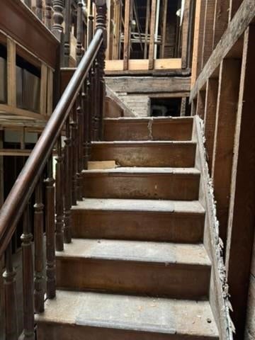 218 MAPLE ST