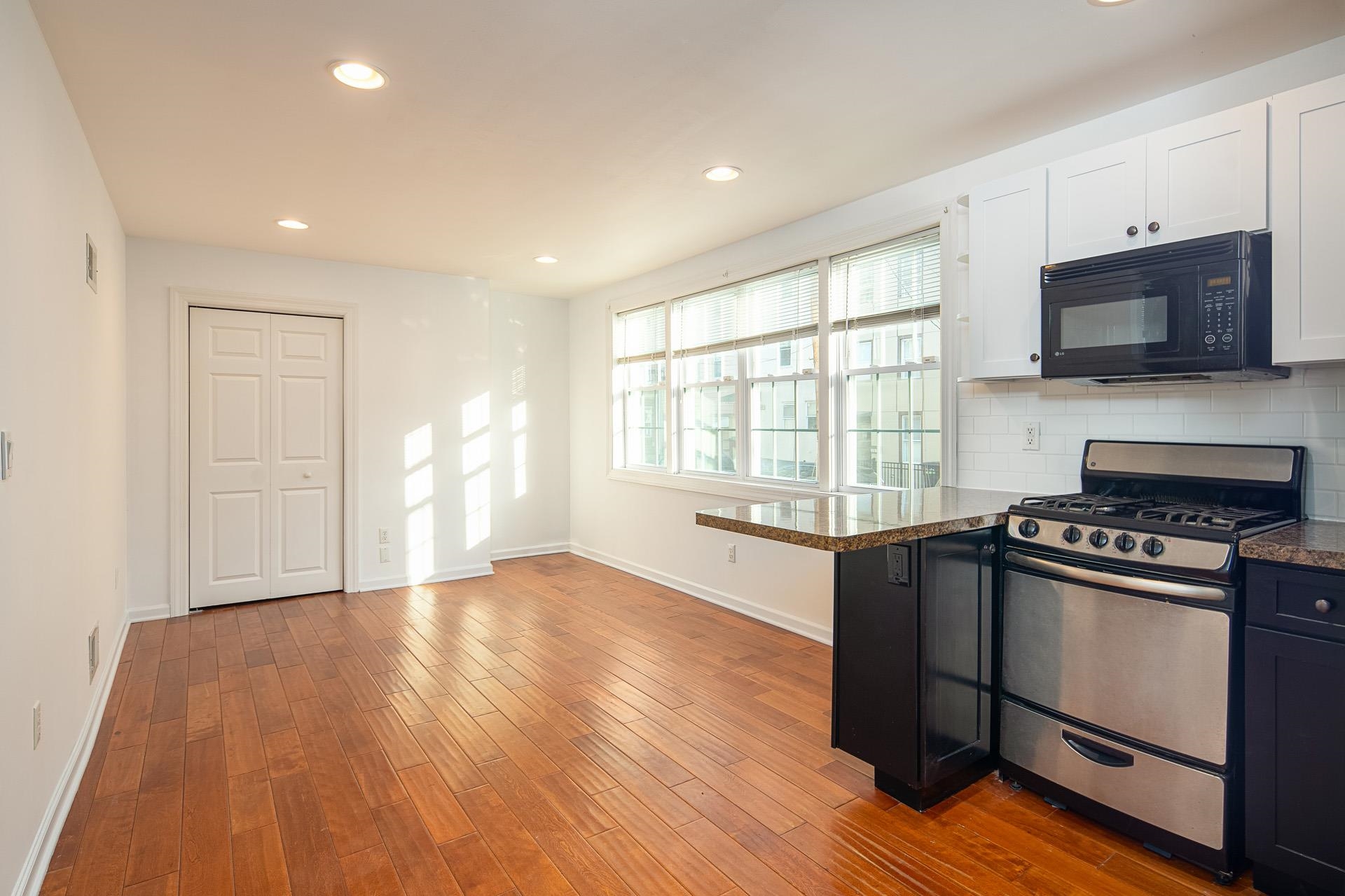 402 1st St, Jersey City, New Jersey image 2