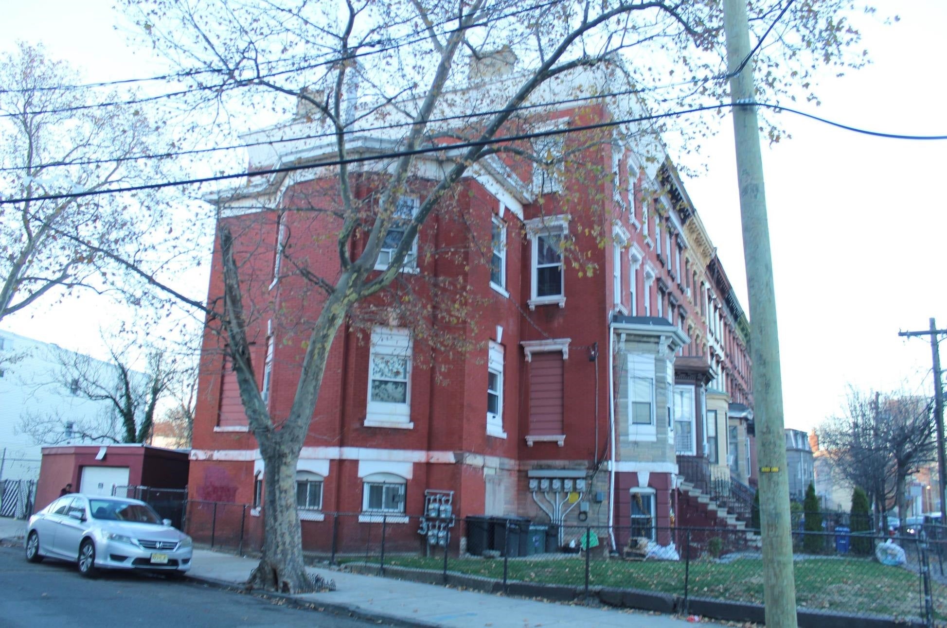 41 CRESCENT AVE