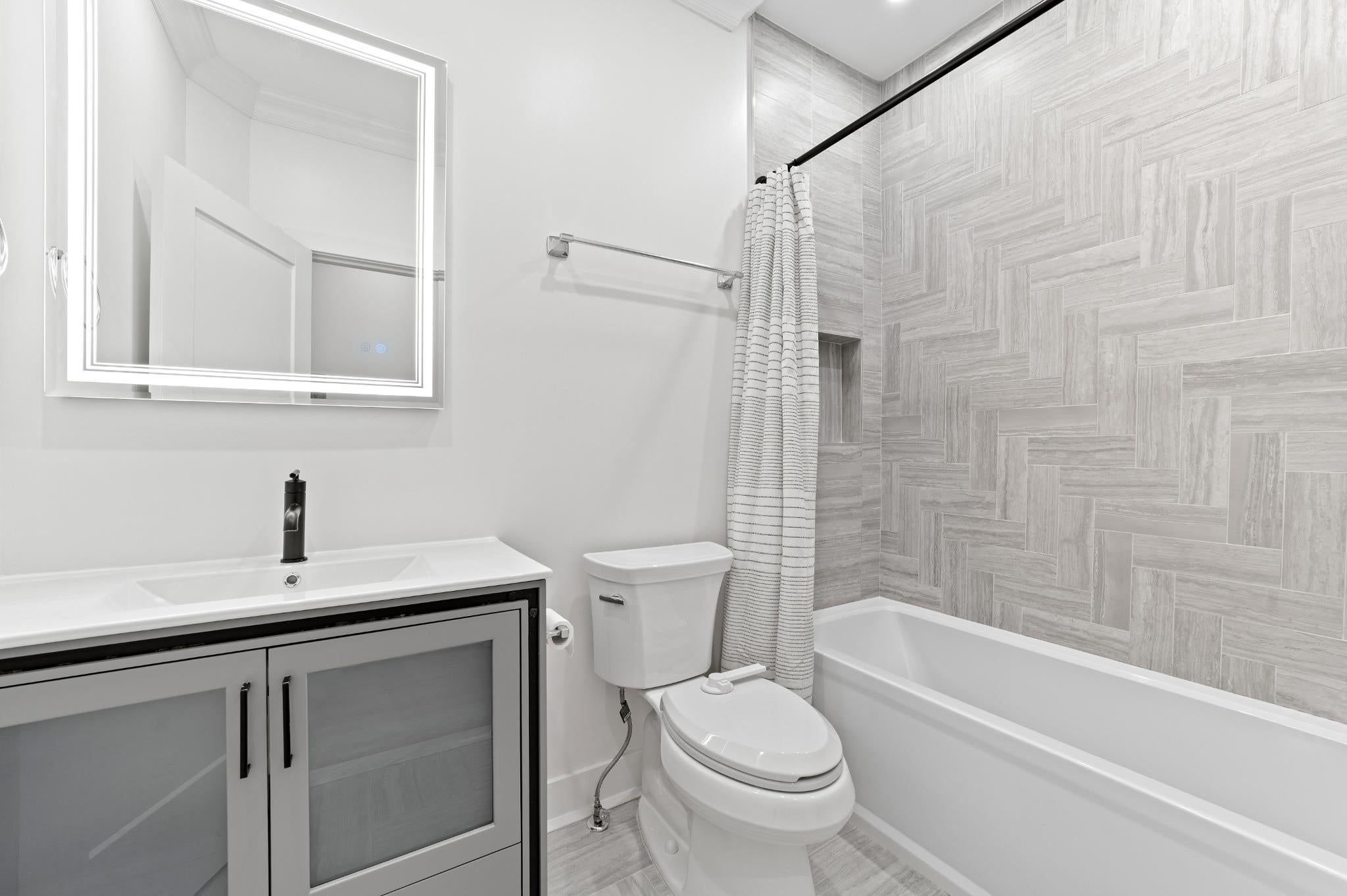 204 BOWERS ST Floor1