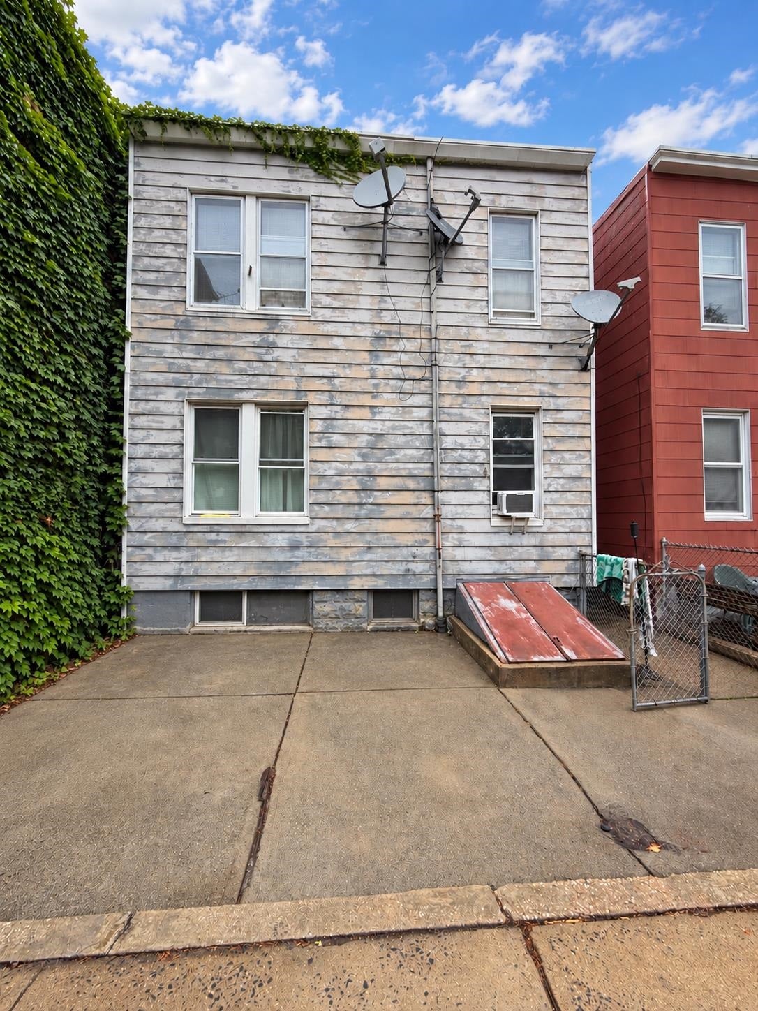 46 EAST 18TH ST