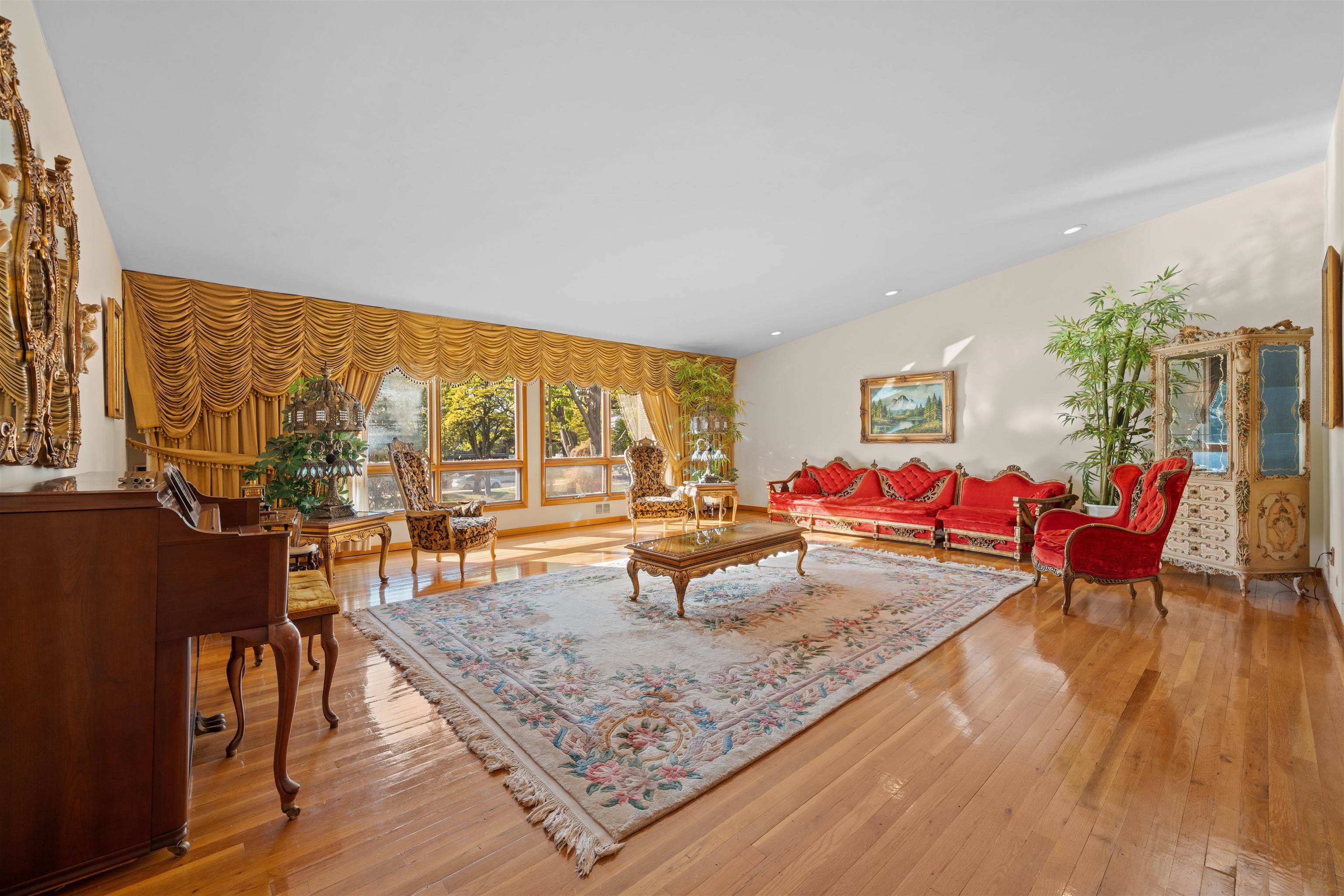 287 AVENUE E