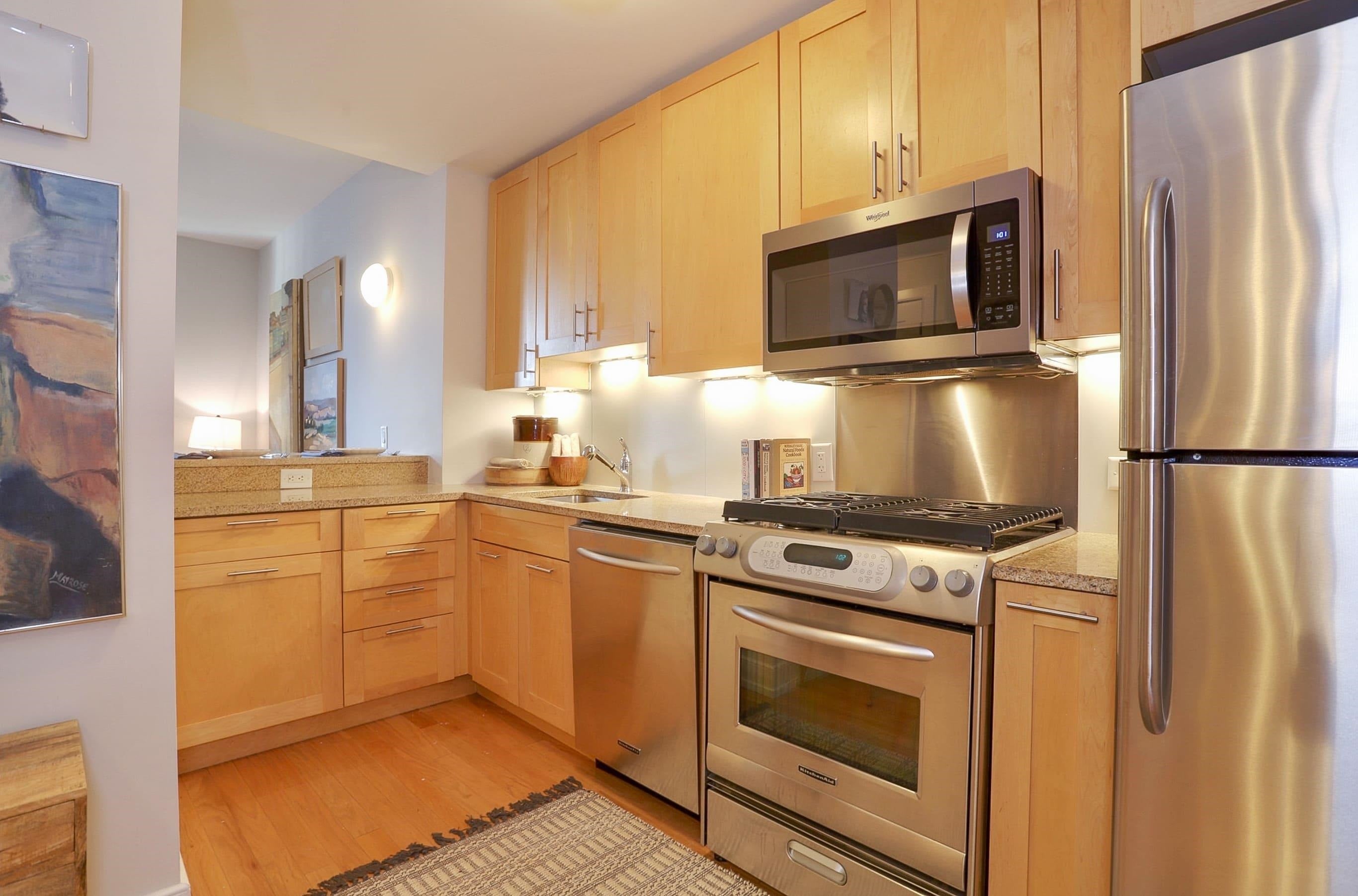 105 GREENE ST 703