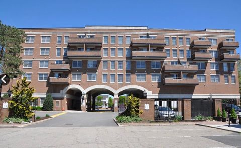 Condo For Sale - 12 Iron Forge Square<br/> Passaic County, Pompton Lakes, NJ 07442